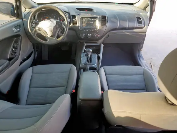 3KPFL4A7XJE255476 2018 KIA FORTE - Image 8
