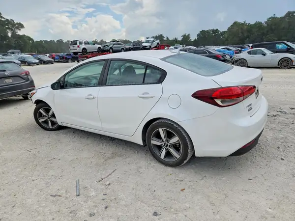 3KPFL4A7XJE256501 2018 KIA FORTE - Image 2