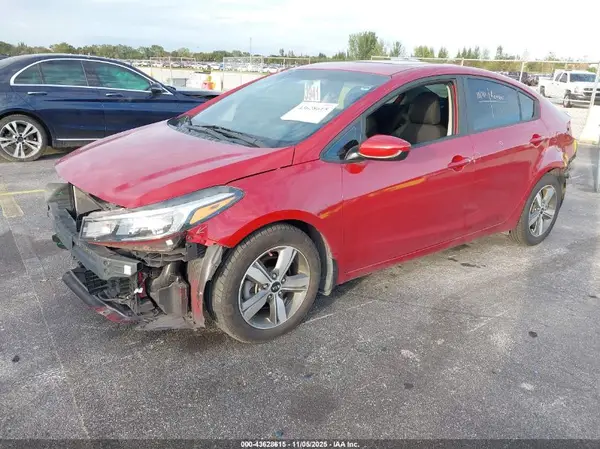 3KPFL4A7XJE257650 2018 KIA FORTE - Image 2