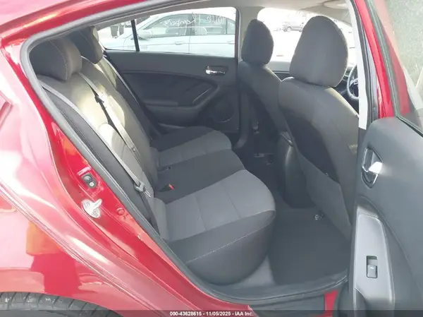3KPFL4A7XJE257650 2018 KIA FORTE - Image 8