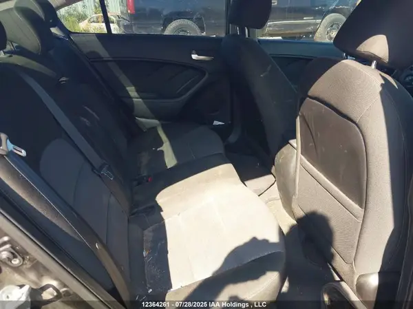 3KPFL4A7XJE262623 2018 KIA FORTE - Image 8