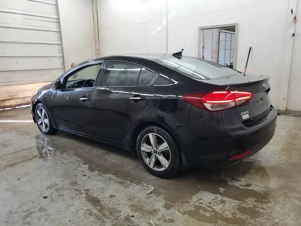 3KPFL4A7XJE262900 2018 KIA FORTE - Image 2