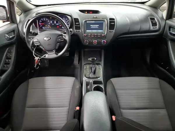 3KPFL4A7XJE262900 2018 KIA FORTE - Image 8