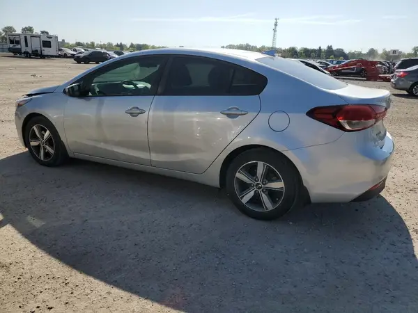 3KPFL4A7XJE263366 2018 KIA FORTE - Image 2