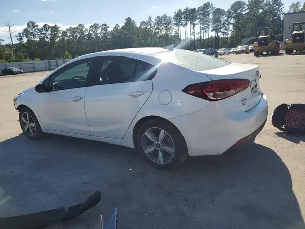 3KPFL4A7XJE265196 2018 KIA FORTE - Image 2