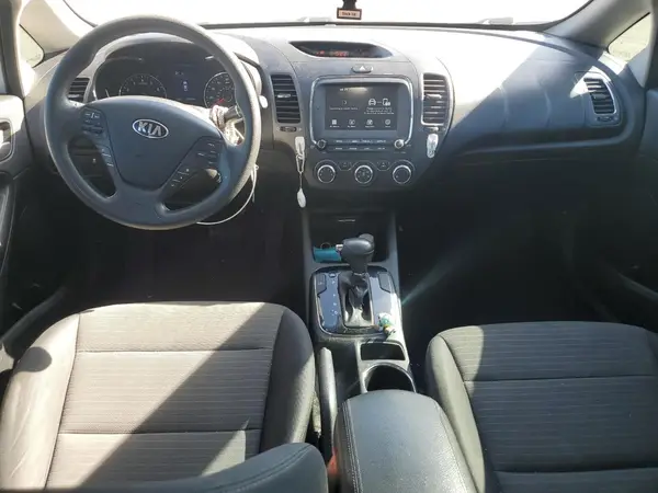 3KPFL4A7XJE265196 2018 KIA FORTE - Image 8