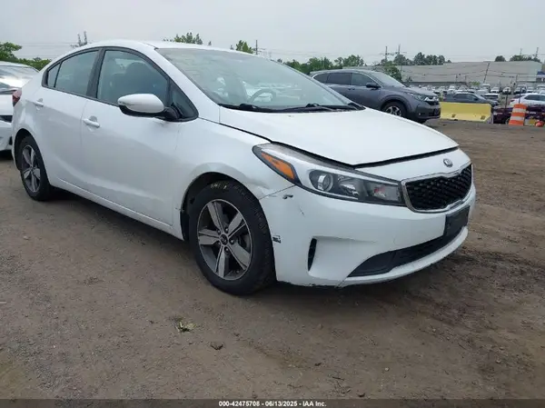 3KPFL4A7XJE265635 2018 KIA FORTE - Image 1