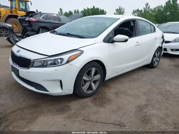 3KPFL4A7XJE265635 2018 KIA FORTE - Image 2