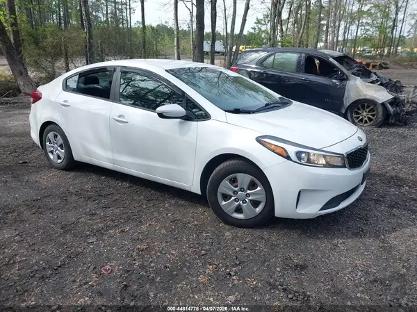 3KPFL4A7XJE268499 2018 KIA FORTE - Image 1