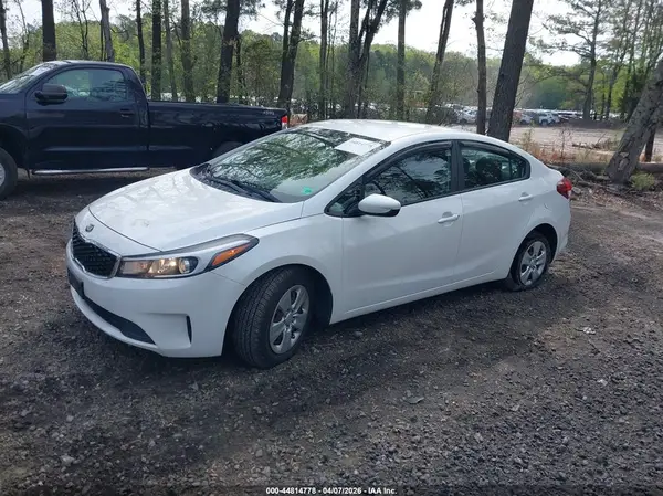 3KPFL4A7XJE268499 2018 KIA FORTE - Image 2