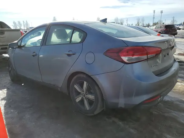 3KPFL4A7XJE268518 2018 KIA FORTE - Image 2