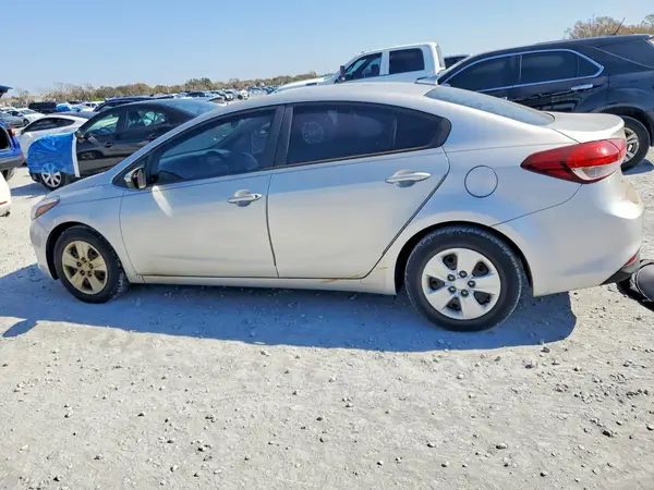 3KPFL4A7XJE268986 2018 KIA FORTE - Image 2