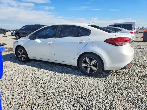 3KPFL4A7XJE269538 2018 KIA FORTE - Image 2