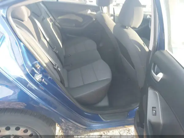 3KPFL4A7XJE269815 2018 KIA FORTE - Image 8