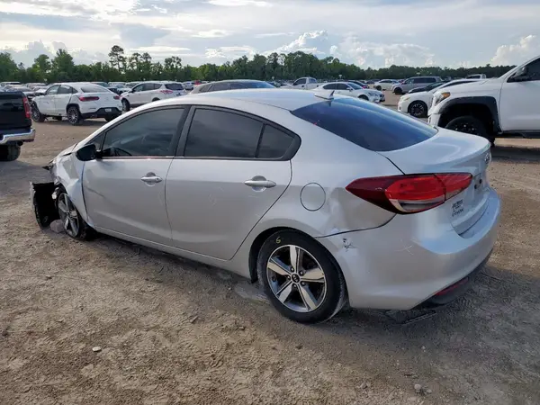 3KPFL4A7XJE274027 2018 KIA FORTE - Image 2