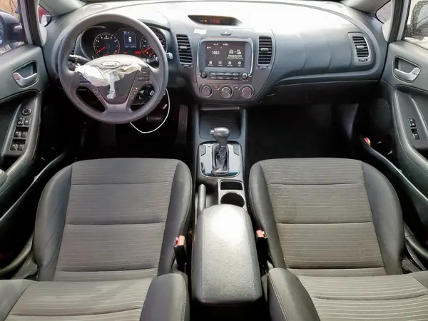 3KPFL4A7XJE274027 2018 KIA FORTE - Image 8