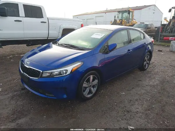 3KPFL4A7XJE275372 2018 KIA FORTE - Image 2