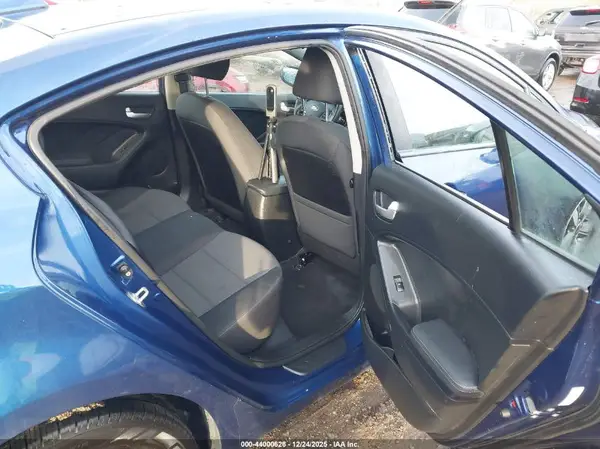 3KPFL4A7XJE275372 2018 KIA FORTE - Image 8