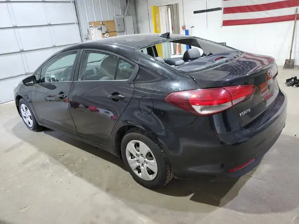 3KPFL4A7XJE276277 2018 KIA FORTE - Image 2
