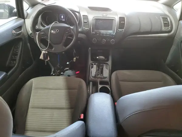 3KPFL4A7XJE276277 2018 KIA FORTE - Image 8