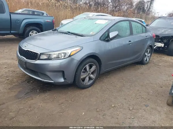 3KPFL4A7XJE276862 2018 KIA FORTE - Image 2