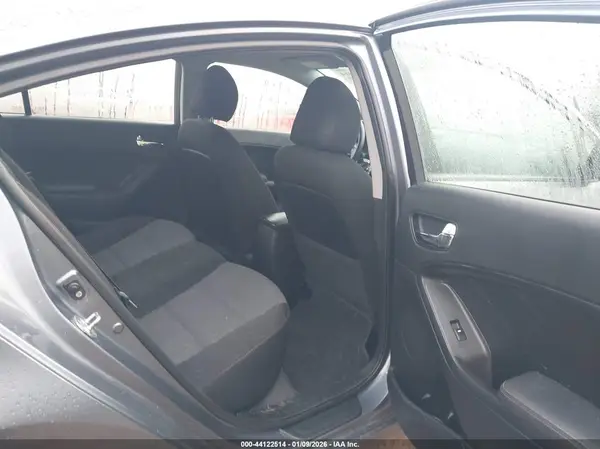 3KPFL4A7XJE276862 2018 KIA FORTE - Image 8