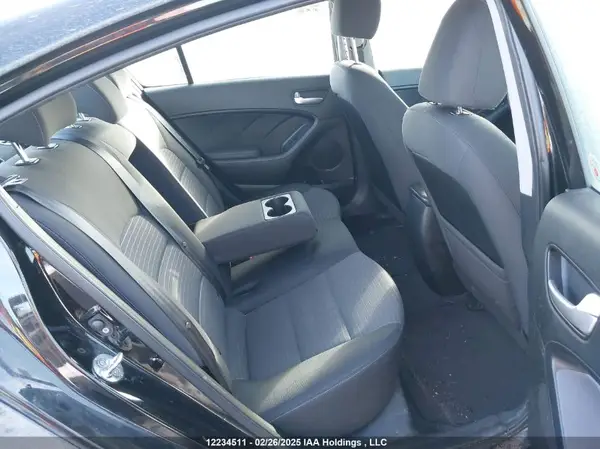 3KPFL4A7XJE277297 2018 KIA FORTE - Image 8