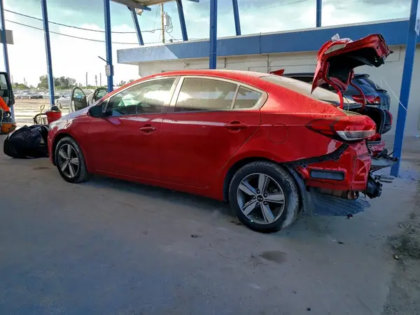 3KPFL4A7XJE278272 2018 KIA FORTE - Image 2