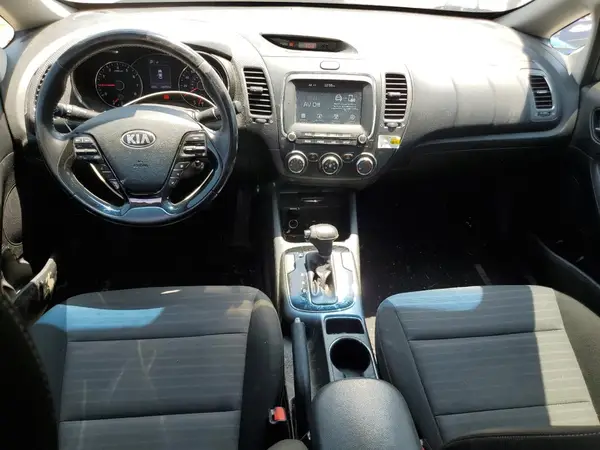 3KPFL4A7XJE279891 2018 KIA FORTE - Image 8