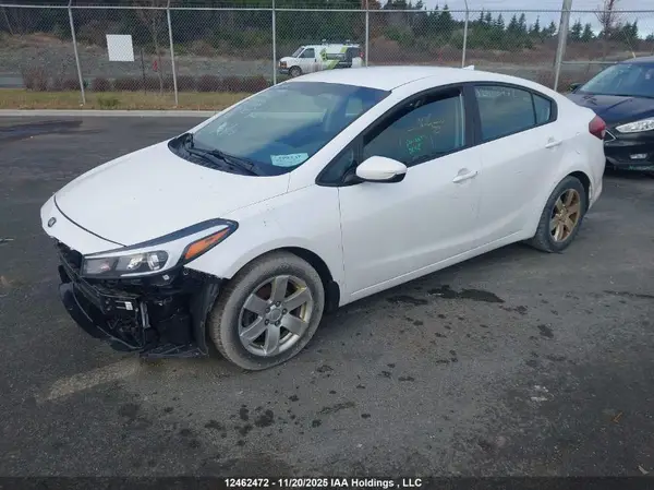 3KPFL4A7XJE281933 2018 KIA FORTE - Image 2