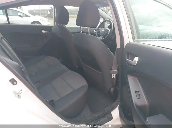3KPFL4A7XJE281933 2018 KIA FORTE - Image 8