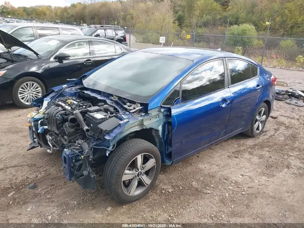 3KPFL4A7XJE284119 2018 KIA FORTE - Image 2