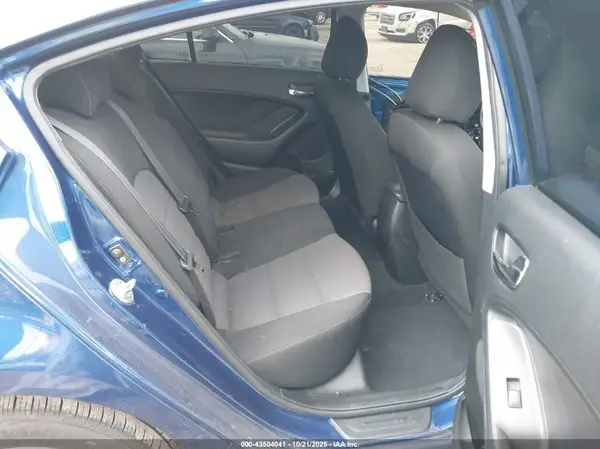 3KPFL4A7XJE284119 2018 KIA FORTE - Image 8