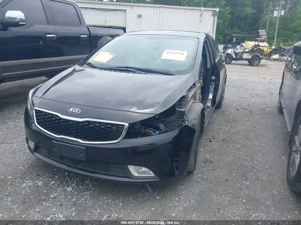 3KPFL4A80HE004968 2017 KIA FORTE - Image 2
