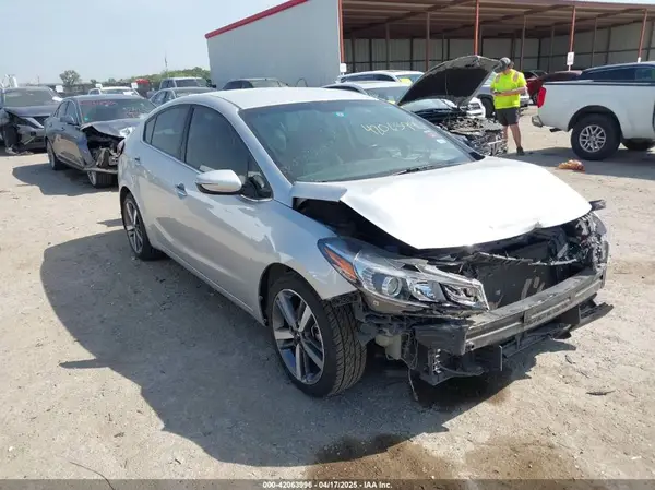3KPFL4A80HE005408 2017 KIA FORTE - Image 1