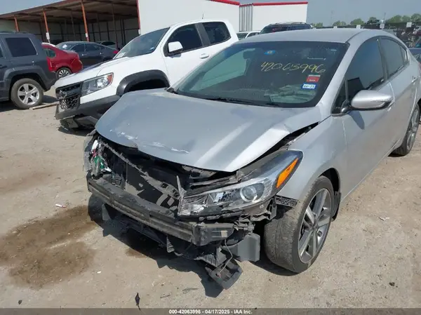 3KPFL4A80HE005408 2017 KIA FORTE - Image 2