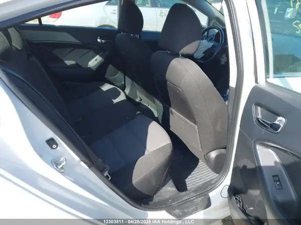 3KPFL4A80HE074275 2017 KIA FORTE - Image 8