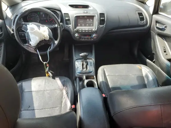 3KPFL4A80HE108943 2017 KIA FORTE - Image 8