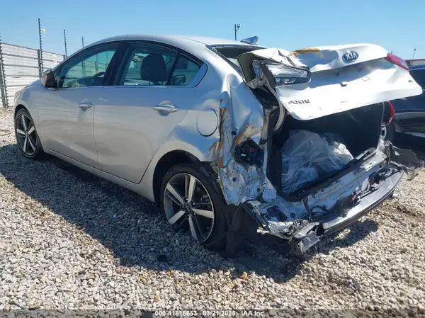 3KPFL4A80JE192610 2018 KIA FORTE - Image 2