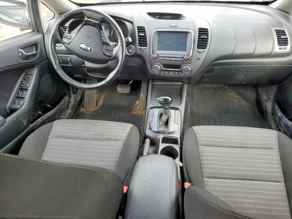 3KPFL4A80JE252675 2018 KIA FORTE - Image 8