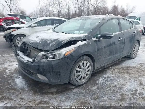 3KPFL4A80JE260551 2018 KIA FORTE - Image 2