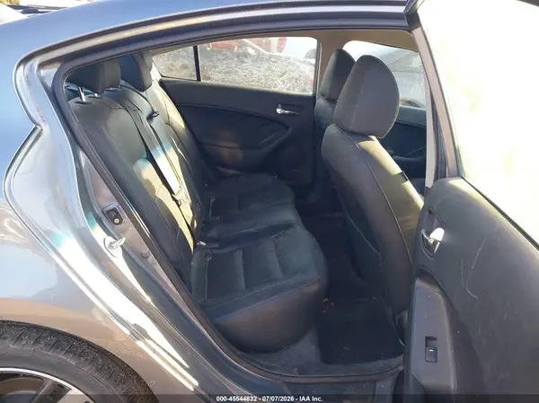 3KPFL4A81HE004770 2017 KIA FORTE - Image 8