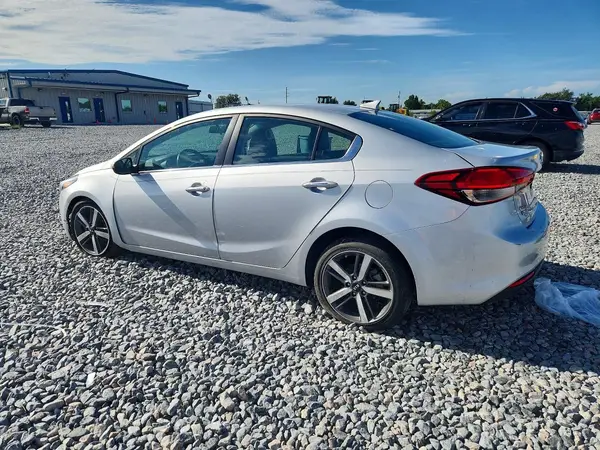 3KPFL4A81HE005921 2017 KIA FORTE - Image 2