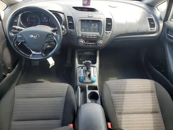 3KPFL4A81HE087147 2017 KIA FORTE - Image 8