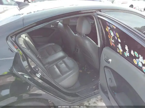 3KPFL4A81HE103590 2017 KIA FORTE - Image 8