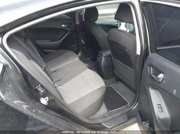 3KPFL4A81JE205414 2018 KIA FORTE - Image 8