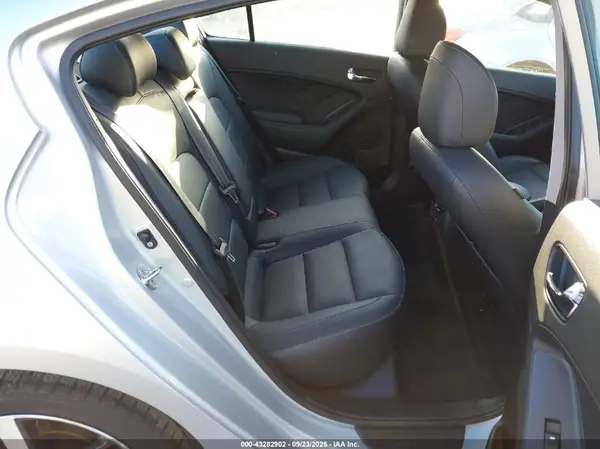 3KPFL4A81JE207499 2018 KIA FORTE - Image 8