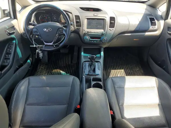 3KPFL4A82HE005703 2017 KIA FORTE - Image 8