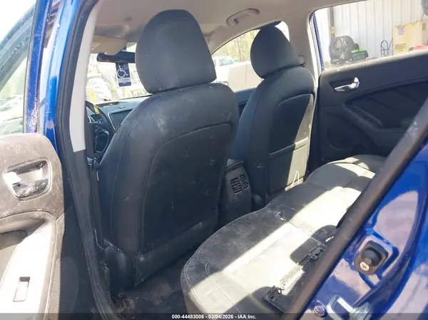 3KPFL4A82HE117112 2017 KIA FORTE - Image 8