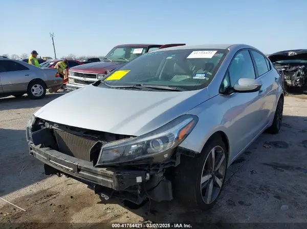 3KPFL4A82JE193841 2018 KIA FORTE - Image 2